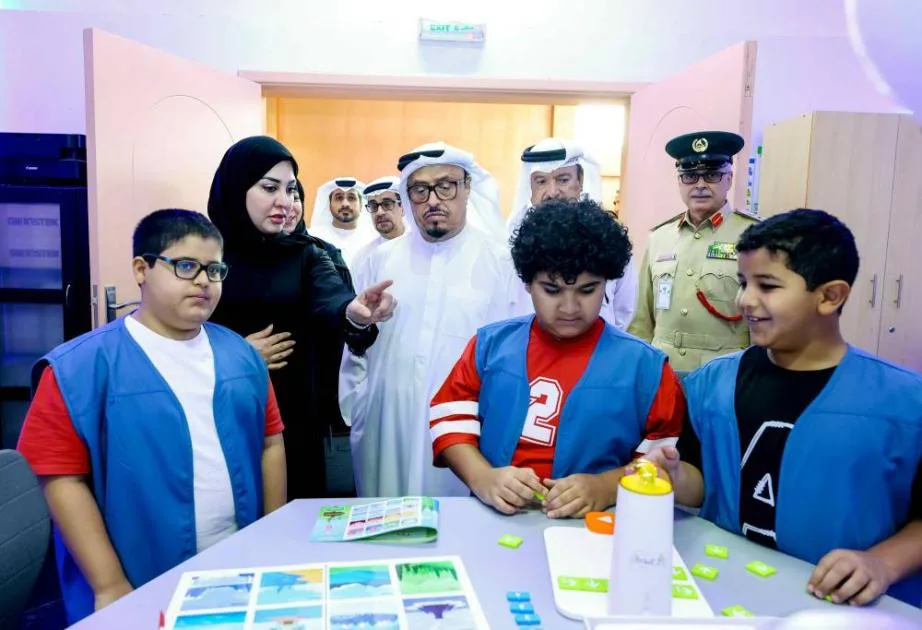 ضاحي خلفان: التعاون والتفكير الجماعي يشكلان جيلًا رقميًا قويًا.