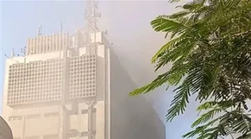 ضربة نارية كبيرة في سنترال رميس وسط القاهرة.. وفرق الدفاع المدني تتدخل لإطفاء الحريق وإخلاء المبنى.