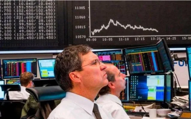 ضغوط اقتصادية تؤثر سلبًا على بورصات أوروبا.. انخفاض في أسهم القطاع المصرفي والتعدين ضغوط اقتصادية تؤثر سلبًا على بورصات أوروبا.. انخفاض في أسهم القطاع المصرفي والتعدين
