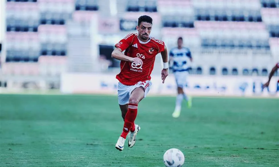 طبيب الأهلي يوضح طبيعة إصابة طاهر محمد طاهر