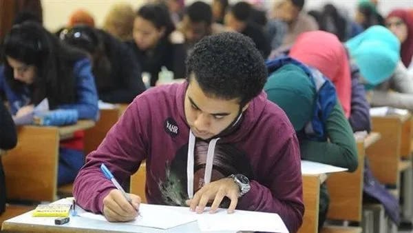 طلاب الثانوية العامة من النظام القديم يجتازون امتحان التفاضل والتكامل غدًا. طلاب الثانوية العامة من النظام القديم يجتازون امتحان التفاضل والتكامل غدًا.