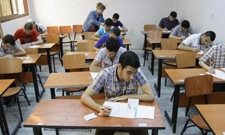 طلاب الثانوية العامة يجتازون امتحان التفاضل والتكامل اليوم. طلاب الثانوية العامة يجتازون امتحان التفاضل والتكامل اليوم.