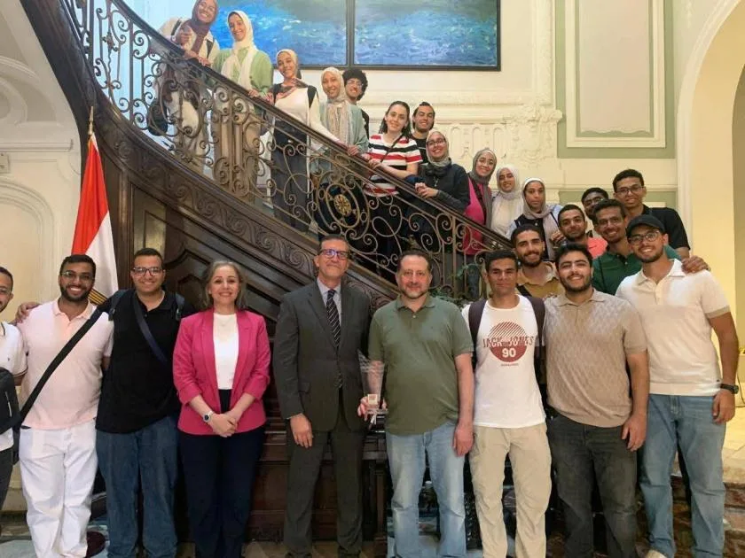 طلاب مصريون يحققون الفوز في مسابقة بريطانية لتكنولوجيا السيارات الذكية طلاب مصريون يحققون الفوز في مسابقة بريطانية لتكنولوجيا السيارات الذكية