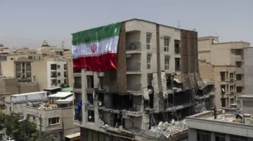 طهران تطلب تعويضات من واشنطن.. وترامب ينبه من العودة إلى أنشطة التخصيب