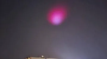 ظاهرة فريدة من نوعها.. سحابة وردية تزين سماء جدة