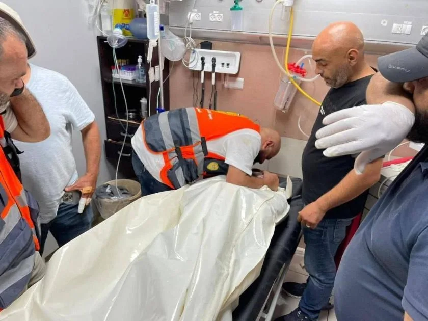 عائلة أمريكية قُتل أحد أفرادها على يد مستوطنين في الضفة الغربية تطالب الحكومة الأمريكية بالتحقيق العاجل. عائلة أمريكية قُتل أحد أفرادها على يد مستوطنين في الضفة الغربية تطالب الحكومة الأمريكية بالتحقيق العاجل.