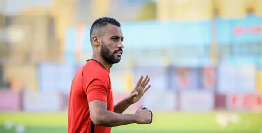 عاجل.. حسام عاشور يعلن عن مفاجأة في «غرفة الملابس» بالنادي الأهلي: تدخل الإدارة ضروري.