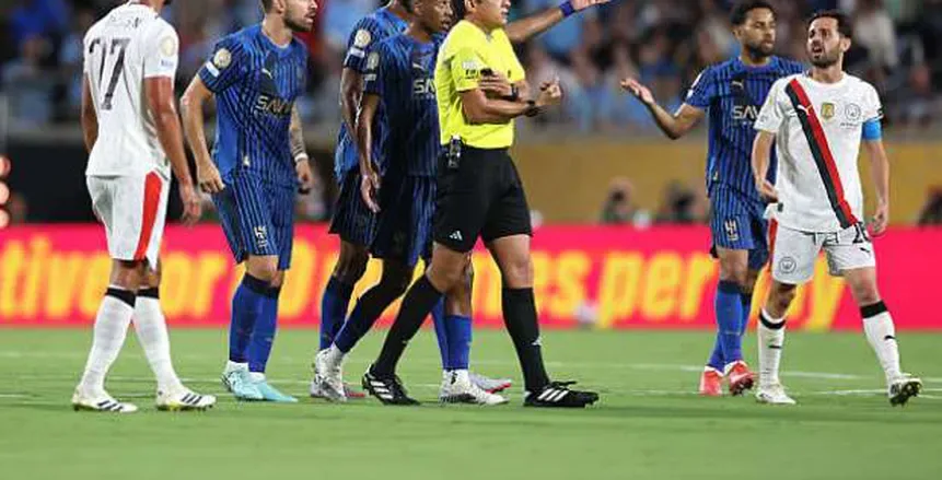 عاجل: خبير تحكيم يوضح صحة هدف مانشستر سيتي ضد الهلال بعد لمسة اليد.