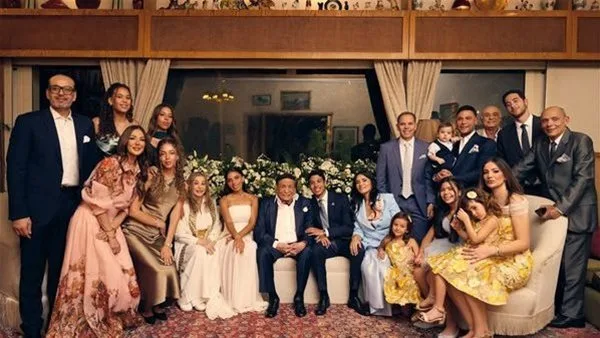 عادل إمام يشارك لحظات السعادة من زفاف حفيده عبر وسائل التواصل الاجتماعي عادل إمام يشارك لحظات السعادة من زفاف حفيده عبر وسائل التواصل الاجتماعي