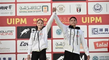 عادل شهد ومؤمن كمال يحصلان على الميدالية الفضية في فئة المختلط تحت 17 عامًا في بطولة العالم للتتابعات للخماسي الحديث.