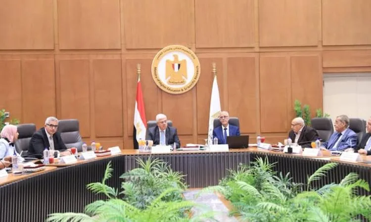 عاشور: الجامعات الأهلية توفر برامج تناسب تطوير المنطقة الجغرافية لكل جامعة عاشور: الجامعات الأهلية توفر برامج تناسب تطوير المنطقة الجغرافية لكل جامعة