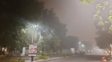 عاصفة غبارية تعم أجواء أسوان والمحافظ يعلن حالة الطوارئ.. صور
