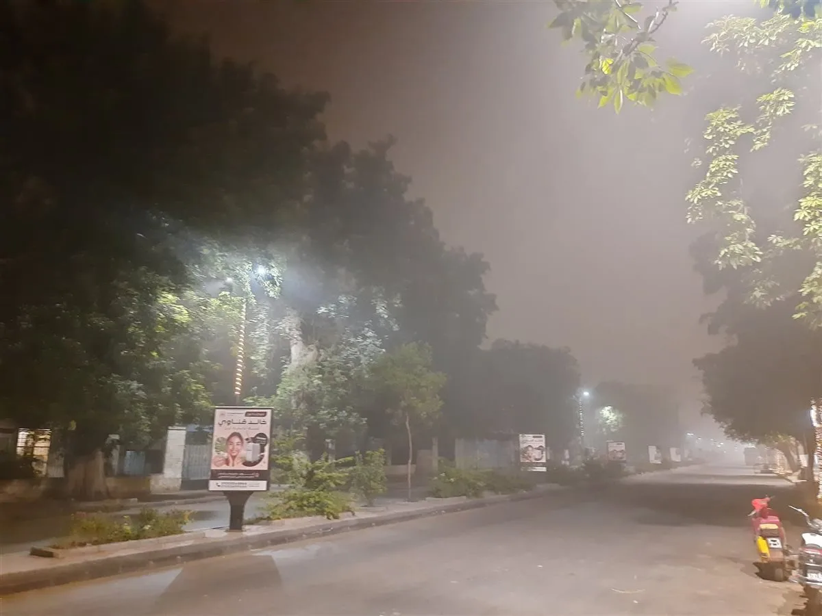 عاصفة غبارية تعم أجواء أسوان والمحافظ يعلن حالة الطوارئ.. صور