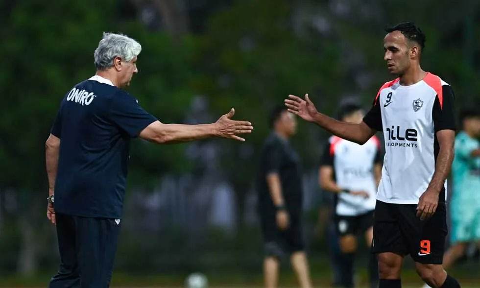 عبد الناصر محمد: لاعبو الزمالك يتسمون بالالتزام العالي.. والانضباط والترتيب هما الركيزتان الأساسيتان. عبد الناصر محمد: لاعبو الزمالك يتسمون بالالتزام العالي.. والانضباط والترتيب هما الركيزتان الأساسيتان.