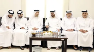 عبدالله بن سالم والشيوخ يقدمون التعازي في وفاة فاطمة السبوسي