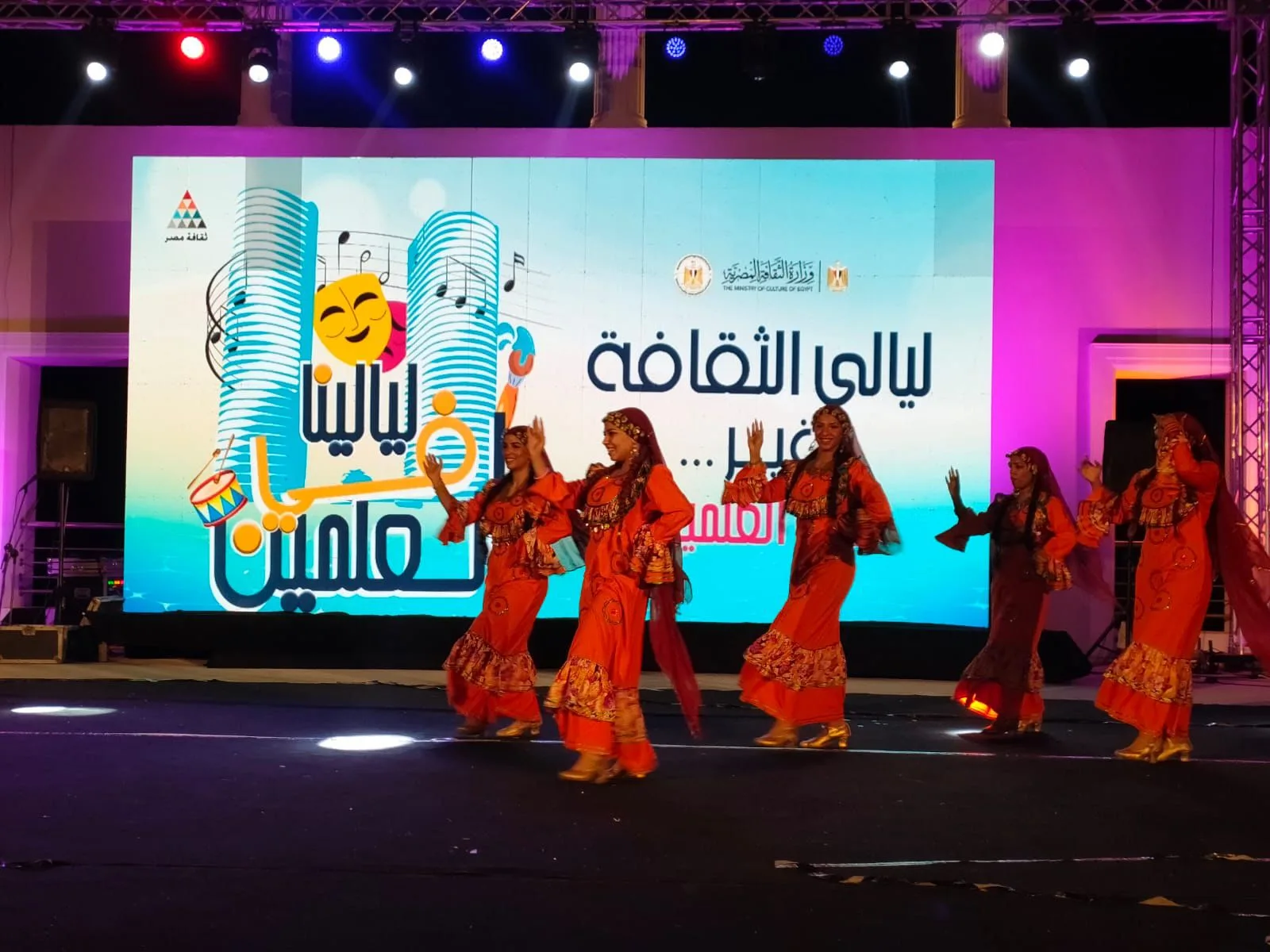 عروض ‘أنغام الشباب’ و’أوبرا عربي’ و’تراث الشرقية’ تزين مهرجان ليالينا في العلمي عروض ‘أنغام الشباب’ و’أوبرا عربي’ و’تراث الشرقية’ تزين مهرجان ليالينا في العلمي