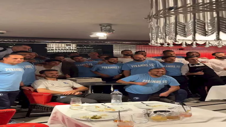 عشاء تكريمي لبعثة بيراميدز بعد انتصارهم على قاسم باشا (صور)