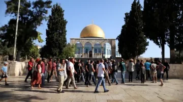 عشرات المستوطنين المتطرفين يقتحمون المسجد الأقصى تحت حماية قوات الاحتلال الإسرائيلي