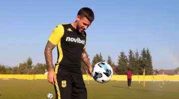 عضة كلب تؤدي إلى غياب لاعب برشلونة السابق عن المنافسات