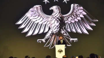 عقاب وثلاث نجوم… ما دلالة الشعار الجديد لسوريا؟