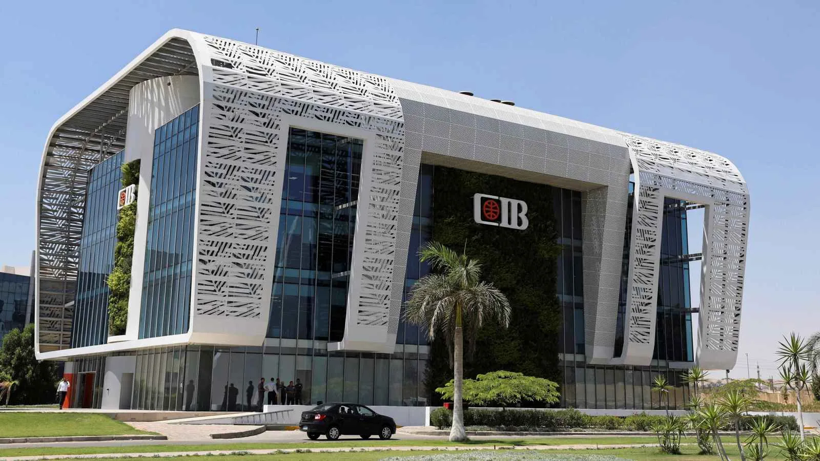 على الرغم من انخفاض أسعار الفائدة.. أرباح «التجاري الدولي مصر» ترتفع بنسبة 21% في النصف الأول. على الرغم من انخفاض أسعار الفائدة.. أرباح «التجاري الدولي مصر» ترتفع بنسبة 21% في النصف الأول.