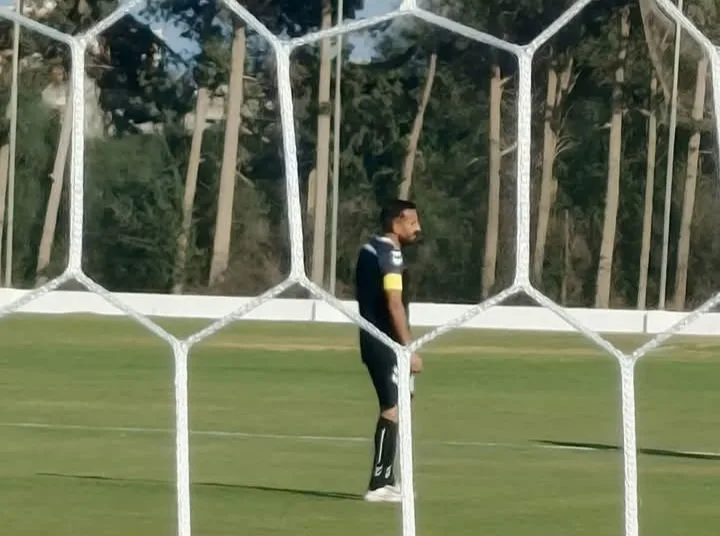 علي معلول يتسلم شارة captaining خلال ظهوره الأول مع الصفاقسي التونسي (صور) علي معلول يتسلم شارة captaining خلال ظهوره الأول مع الصفاقسي التونسي (صور)