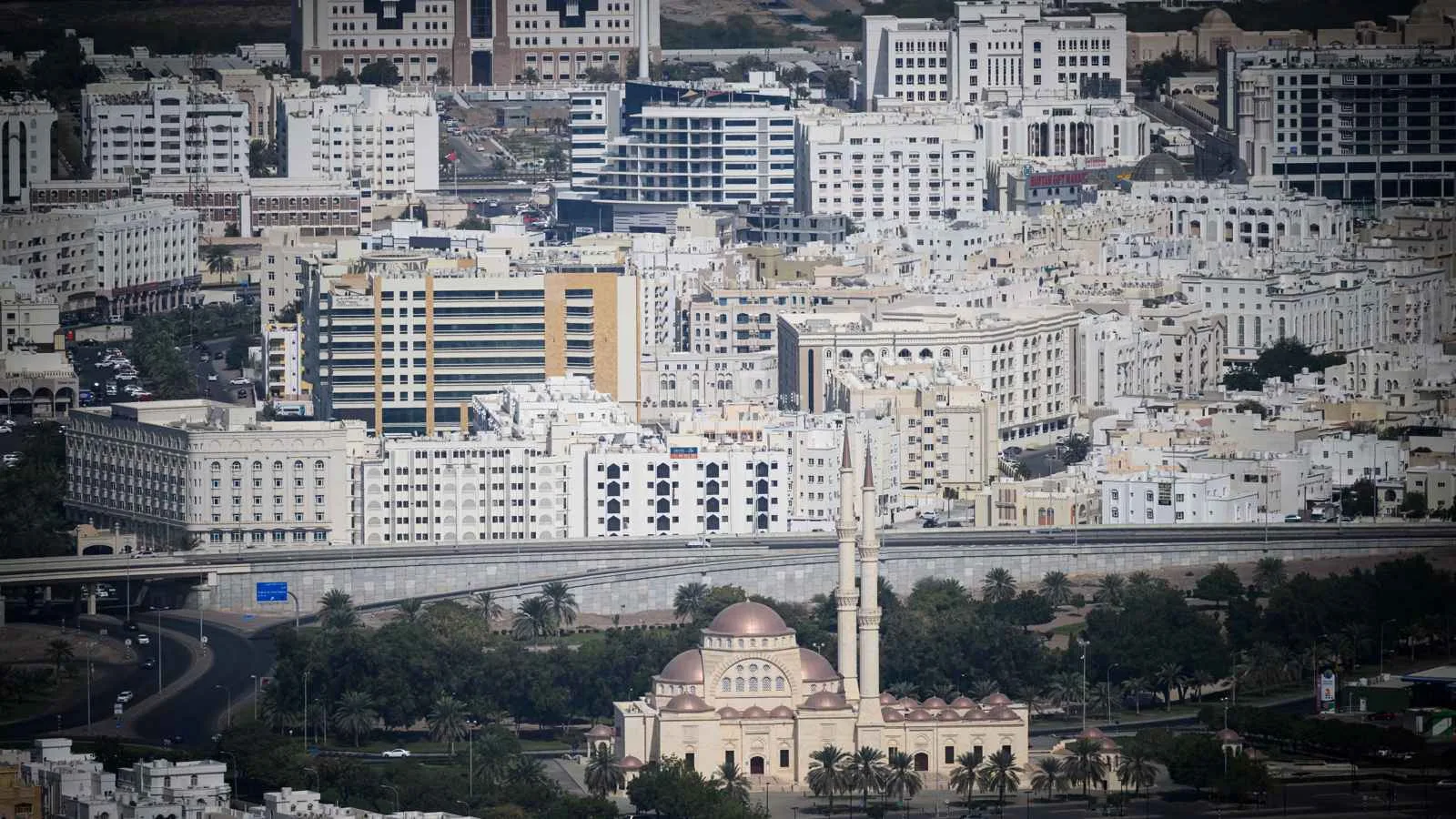 عمان: انخفاض سوق العقارات بنسبة 10% ليصل إلى 2.9 مليار دولار خلال 5 أشهر عمان: انخفاض سوق العقارات بنسبة 10% ليصل إلى 2.9 مليار دولار خلال 5 أشهر