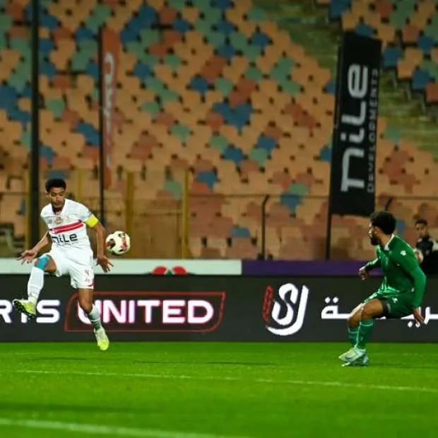 عمر جابر يتلقى شارة قيادة الزمالك من شيكابالا عمر جابر يتلقى شارة قيادة الزمالك من شيكابالا