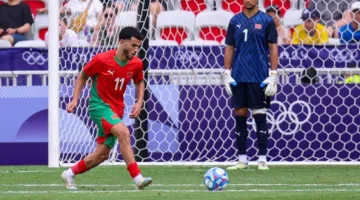 عملاق ألماني يقدم عرضًا للتعاقد مع لاعب دفاعي من منتخب المغرب
