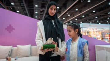عوشة المنصوري: جدي ووالدتي غرسوا فيّ شغف الصقور