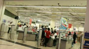 عُمان: ارتفاع التضخم بنسبة 0.8% في يونيو 2025 مدفوعاً بالسلع الشخصية