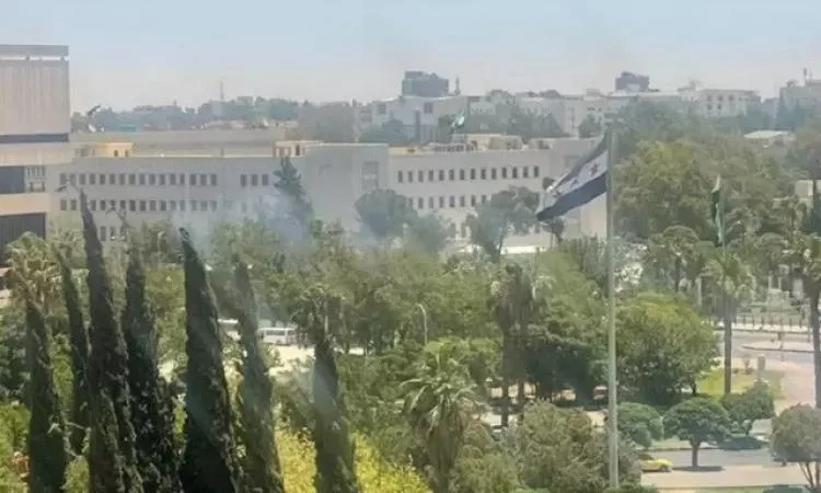 غارة إسرائيلية بالقرب من مقر قيادة الأركان في دمشق غارة إسرائيلية بالقرب من مقر قيادة الأركان في دمشق