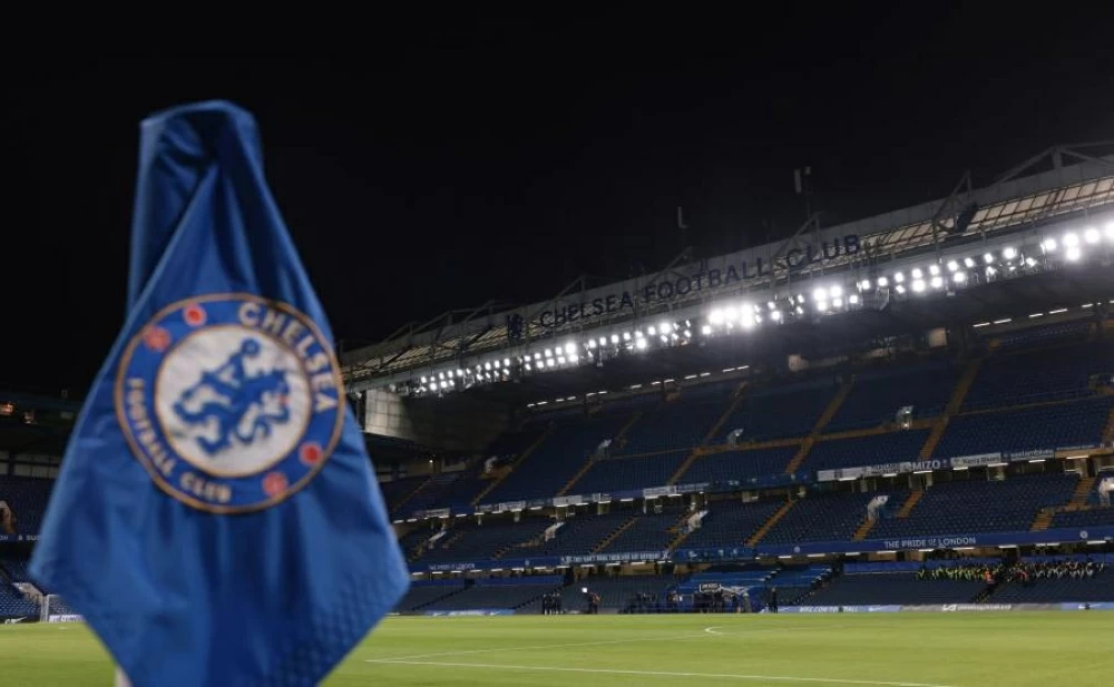 غرامات بملايين الدولارات تواجه تشيلسي وبرشلونة