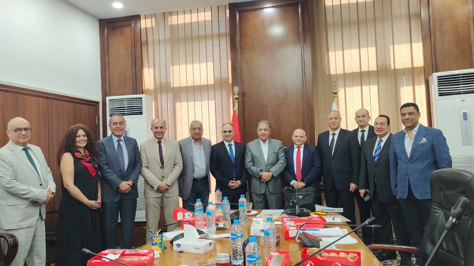 غرفة الصناعات الكيماوية تتباحث مع الوفد المصري في مفاوضات جنيف حول ضرورة حماية صناعة البلاستيك المحلية. غرفة الصناعات الكيماوية تتباحث مع الوفد المصري في مفاوضات جنيف حول ضرورة حماية صناعة البلاستيك المحلية.