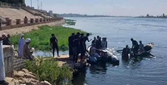 استعادة جثة الضحية الثانية في حادث سقوط سيارة معدية في دشنا شمال قنا