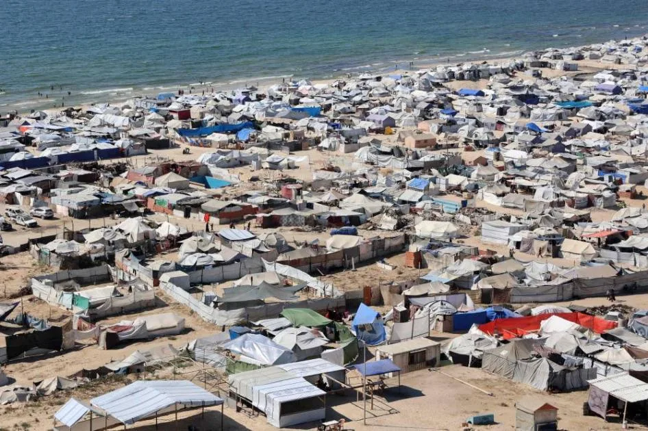 غزة تواجه الجوع والهجمات الجوية الإسرائيلية المدمرة غزة تواجه الجوع والهجمات الجوية الإسرائيلية المدمرة