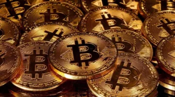 غموض سياسي واقتصادي يعيق تداول البيتكوين في ظل انسحاب المستثمرين من صناديق ETF