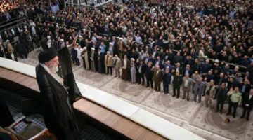 غياب غير عادي لخامنئي يثير التساؤلات والتكهنات قبل ظهوره في عاشوراء