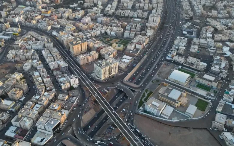 فتح تقاطع طريق المطار والدائري الثاني في المدينة المنورة لتسهيل حركة السير. فتح تقاطع طريق المطار والدائري الثاني في المدينة المنورة لتسهيل حركة السير.