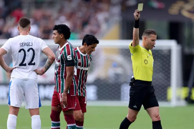 فرصة واحدة تكفي وإلغاء ركلة جزاء.. فلومينينسي يتفوق في الشوط الأول على الهلال. فرصة واحدة تكفي وإلغاء ركلة جزاء.. فلومينينسي يتفوق في الشوط الأول على الهلال.