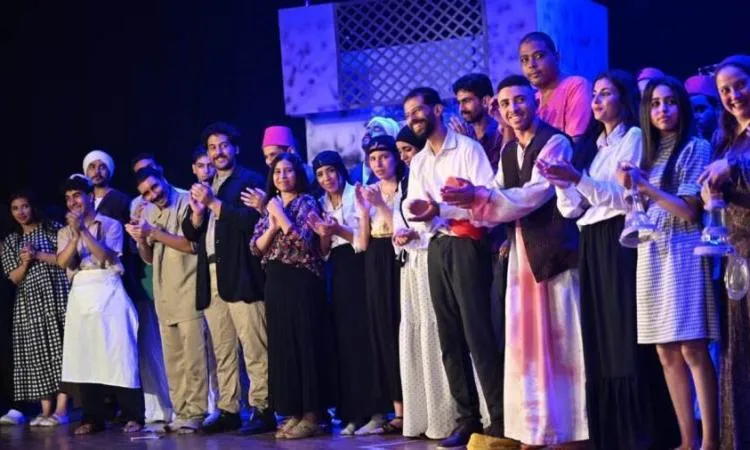 فرقة بورسعيد تعرض “اليد السوداء” في إطار مشاركتها بالمهرجان الوطني