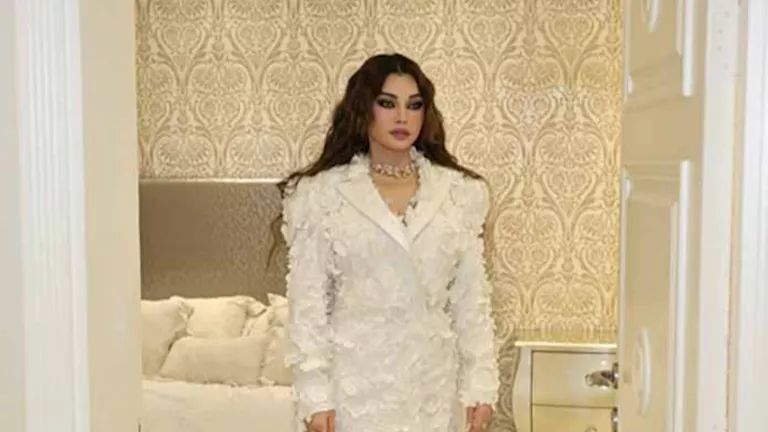 “فستان قصير”.. هيفاء وهبي تتألق بإطلالة جريئة خلال حفلتها الغنائية في جدة “فستان قصير”.. هيفاء وهبي تتألق بإطلالة جريئة خلال حفلتها الغنائية في جدة