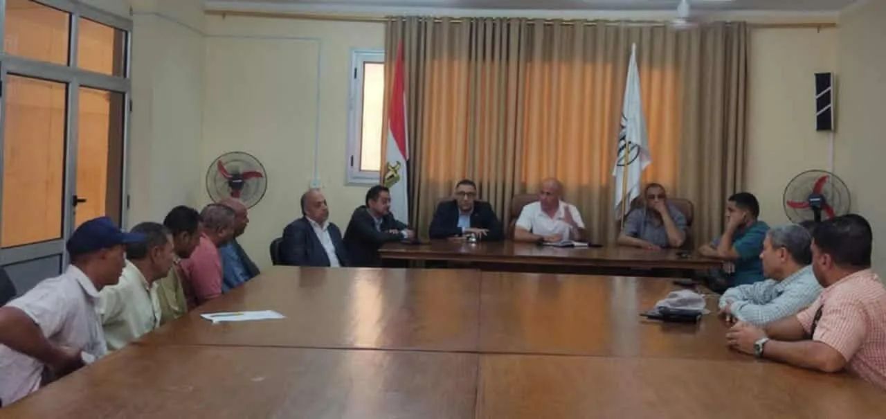محافظ بني سويف يناقش تنظيم مشروعات إعادة تدوير البلاستيك في قرى إهناسيا لتعزيز الاستدامة الاقتصادية محافظ بني سويف يناقش تنظيم مشروعات إعادة تدوير البلاستيك في قرى إهناسيا لتعزيز الاستدامة الاقتصادية