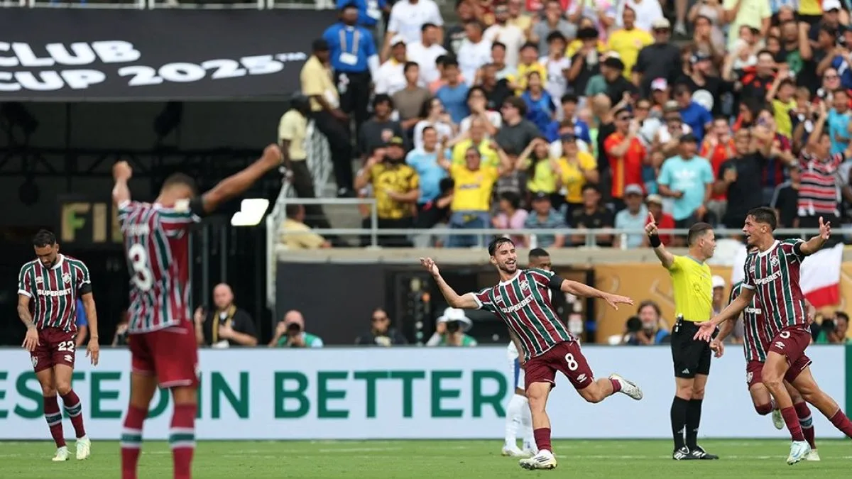 فلومينينسي البرازيلي يتقدم على الهلال بهدف في نهاية الشوط الأول من مباراة ربع نهائي مونديال الأندية فلومينينسي البرازيلي يتقدم على الهلال بهدف في نهاية الشوط الأول من مباراة ربع نهائي مونديال الأندية