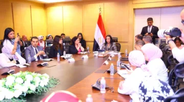 في لقائها مع الصحفيين، وزيرة التضامن: برنامج تكافل وكرامة دعم 7.7 مليون أسرة خلال 10 سنوات وخرجت 3 ملايين أسرة بعد تحسن ظروفها المعيشية.
