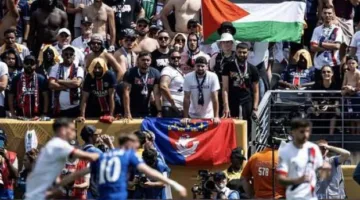 في وجود ترامب… جماهير باريس سان جيرمان ترفع علم فلسطين في ملعب «ميتلايف»