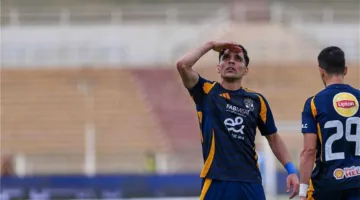 فيديو | أشرف بن شرقي يحزر الهدف الخامس للأهلي ضد البنزرتي