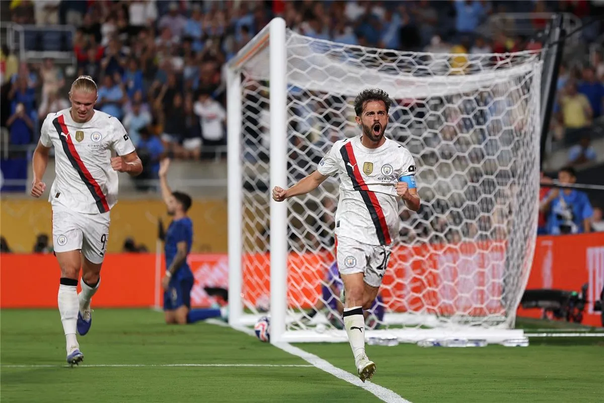 فيديو | جدل واسع.. برناردو سيلفا يحرز الهدف الأول لمانشستر سيتي في مواجهة الهلال فيديو | جدل واسع.. برناردو سيلفا يحرز الهدف الأول لمانشستر سيتي في مواجهة الهلال