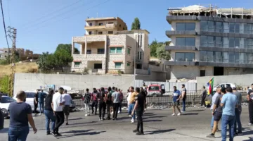 فيديو: دروز يغلقون طريق صوفر مرددين ‘بالروح والدم نفديكِ يا سويداء’
