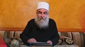 فيديو | قائد الطائفة الروحية يتراجع عن موقف الدروز في سوريا: “لقد وُضِعنا في هذا الموقف”